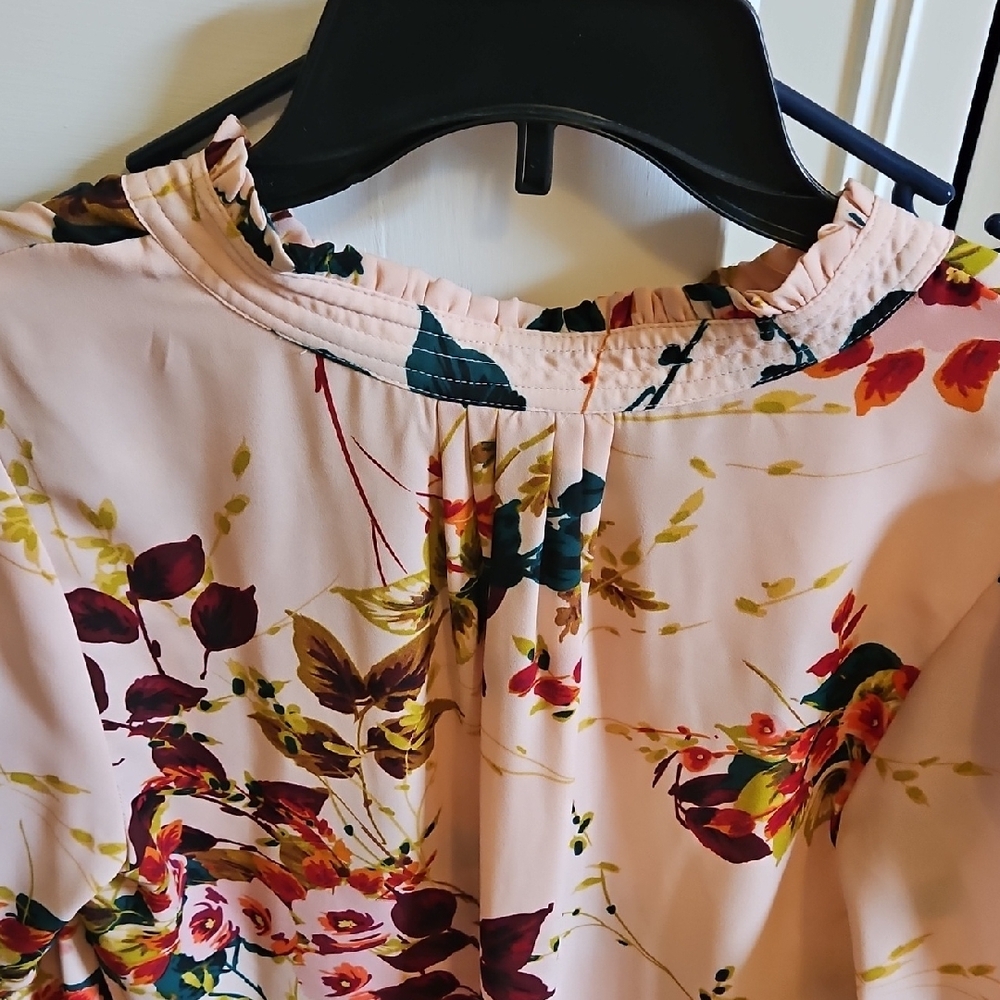 Floral Women's Top - Pink, Green & Other Colours. Size Large. Perfect For Fall - Picture 7 of 8